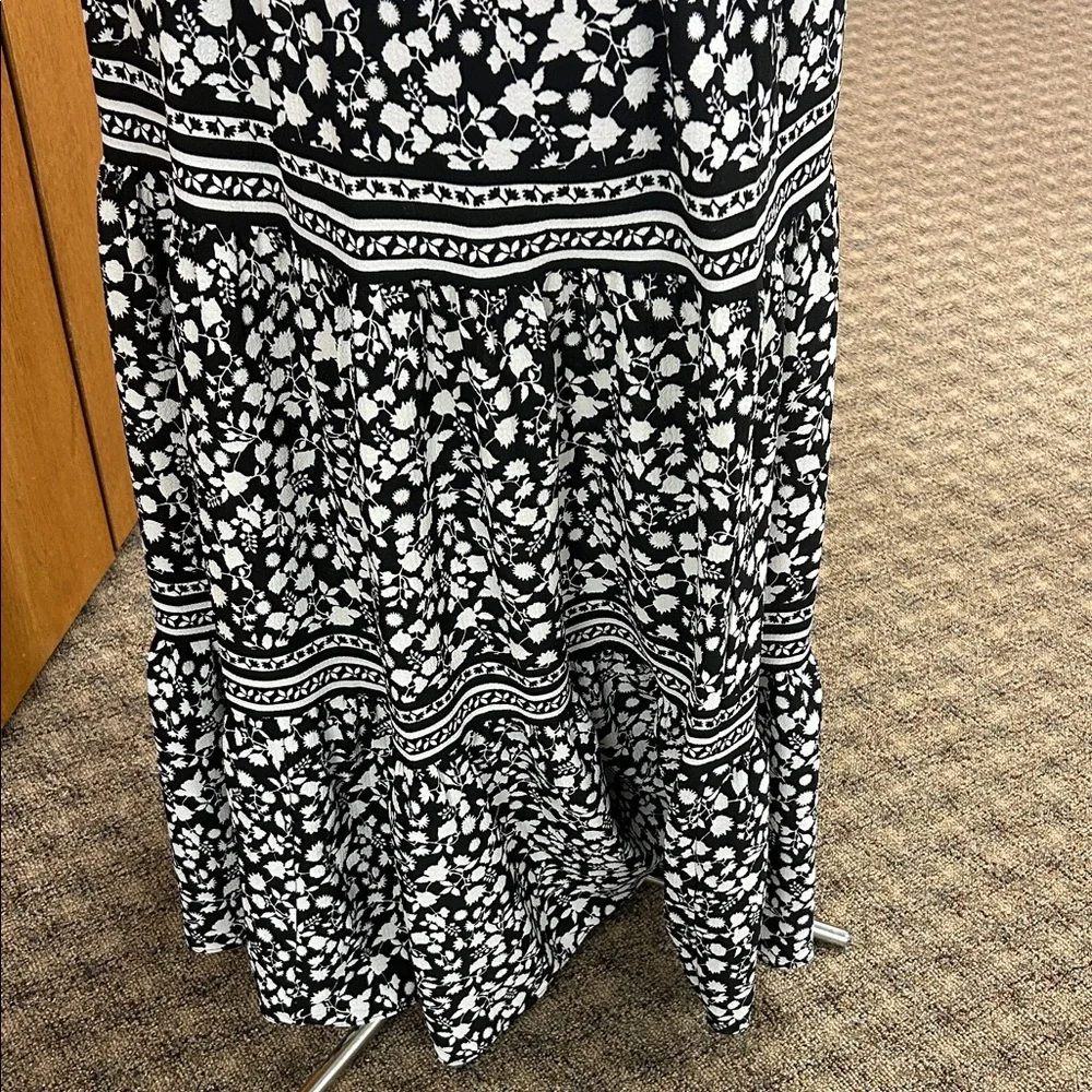 Black and White Floral Women's Dress - Picture 6 of 10